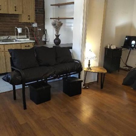 Awesome Cozy 1 Bedroom Coachhouse Toronto Kültér fotó